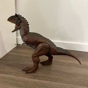 Jurassic World Camp Cretaceous Control 'N Conquer Carnotaurus Toro